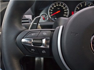 Предпросмотр bmw m6 cabrio 2012 кнопки управления на руле