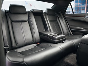 Chrysler 300C 2011 задний диван