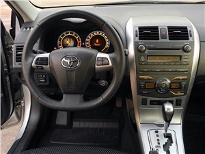 Toyota Corolla 2010 водительское место