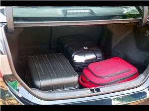 Toyota Corolla 2014 багажное отделение