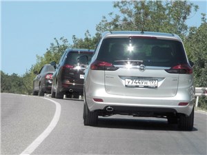 Предпросмотр opel zafira tourer 2012 вид сзади на шоссе