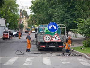 Москвичам предложили самим оплатить ремонт дорог