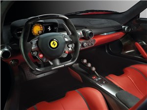 Ferrari LaFerrari 2013 водительское место