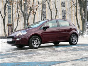 Fiat Punto 2012 вид сбоку