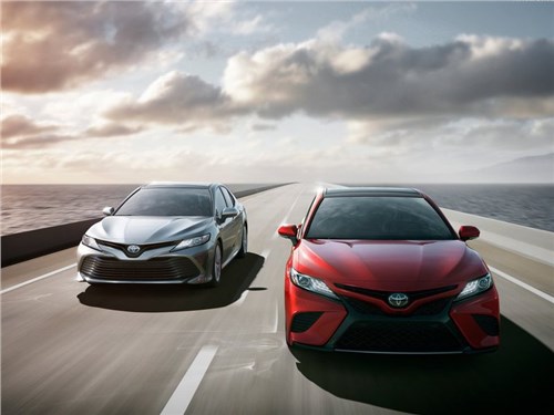 Toyota официально представила новое поколение Camry