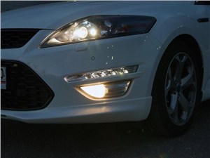 Ford Mondeo 2011 передняя «оптика» 