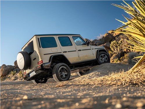 Mercedes-Benz G580 with EQ Technology (2025) вид сбоку