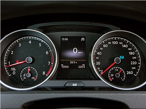 Volkswagen Golf VII 2013 приборная панель