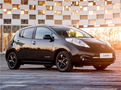 Nissan представил электрохэтч Leaf в «черном исполнении»