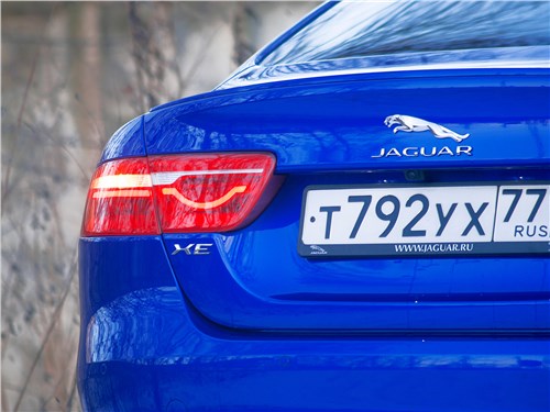Jaguar XE 2017 задняя фара