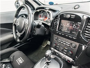 Nissan Juke R водительское место