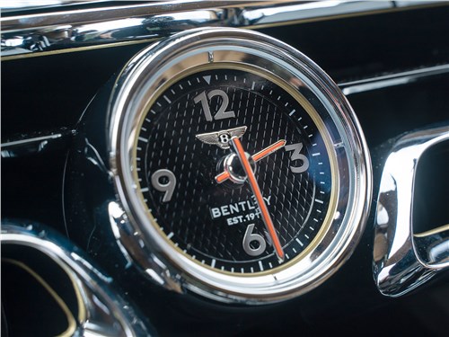 Bentley Flying Spur (2020) часы