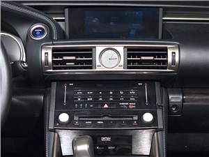 Lexus IS 2013 центральная консоль