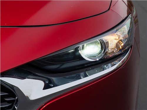 Mazda 3 2019 передняя фара