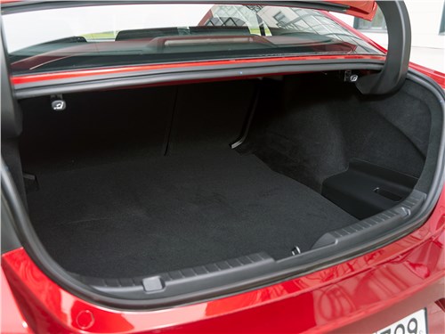 Mazda 3 2019 багажный отсек