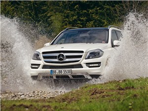 Разум и чувства GL-Class - Mercedes-Benz GL-Klasse 2012 вид спереди