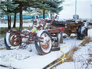 Останки грузовиков, ездивших по Дороге жизни, и сегодня стоят в музее у берегов Ладоги