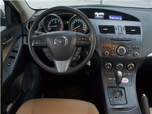 Mazda 3 2011 водительское место