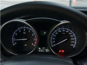 Mazda 3 2011 приборная панель