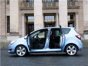 Opel Meriva 2013 вид сбоку с открытыми дверями