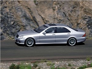 Mercedes-Benz S-Klasse 2004 вид сбоку