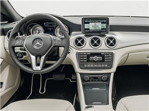 Mercedes-Benz CLA-Klasse 2013 водительское место