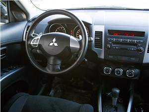 Mitsubishi Outlander XL 2007 водительское место