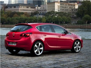 Популярное трио (Volkswagen Golf V, Ford Focus, Opel Astra) Astra - 