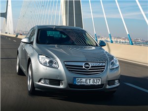Opel Insignia 2012 вид спереди