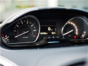 Peugeot 208 2013 приборная панель