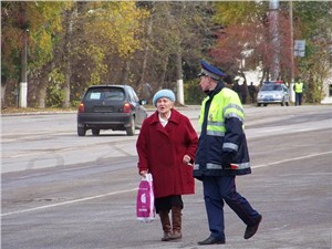 Пешеходы нарушают чаще водителей
