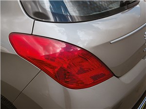 Peugeot 308 2011 задний фонарь