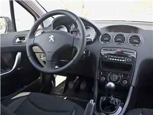 Peugeot 408 2010 водительское место