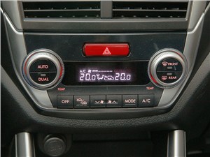 Subaru Forester S-edition 2011 климат-контроль