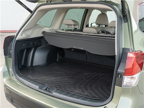 Subaru Forester 2019 багажное отделение