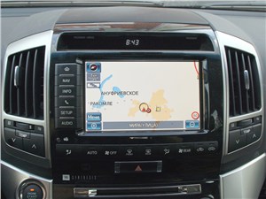 Toyota Land Cruiser 200 2012 индикация на 8-дюймовом сенсорном дисплее мультимедийной системы