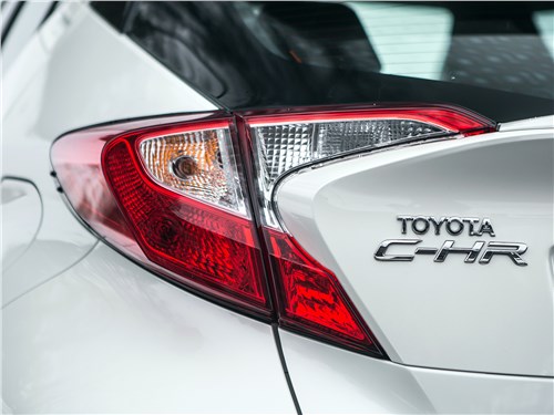 Toyota C-HR 2017 задний фонарь