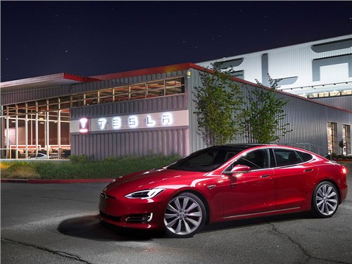 Tesla отказалась от заднеприводных версий Model S