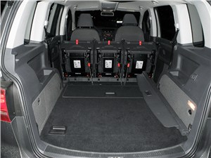 Volkswagen Touran 2011 багажное отделение