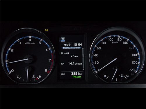 Toyota RAV4 2016 приборная панель