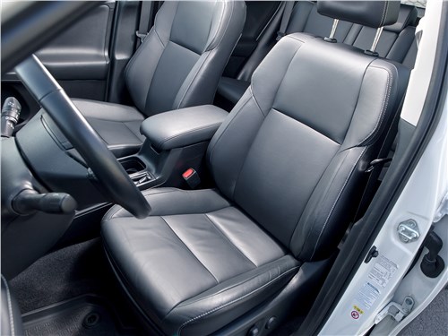 Toyota RAV4 2016 передние кресла