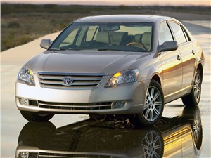 Toyota Avalon XLS (2006) вид спереди