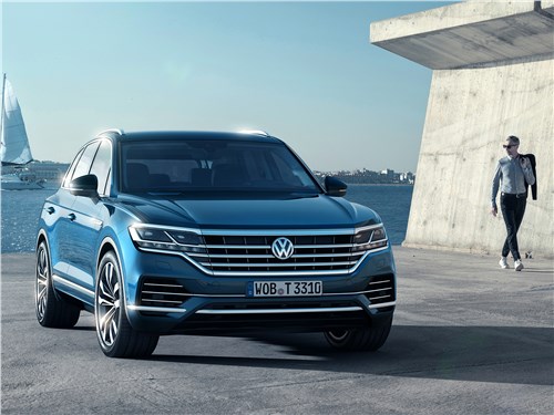 Volkswagen Touareg 2019 вид спереди