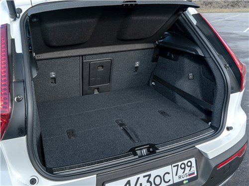 Volvo XC40 2018 багажное отделение