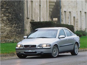 Люкс “семейного” формата (Volvo S60, Alfa Romeo 156, Saab 9-3) S60 - Volvo S60 2000 вид слева спереди фото 1