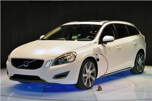 Volvo представляет на российском рынке первый в мире серийный дизель-электрический гибрид