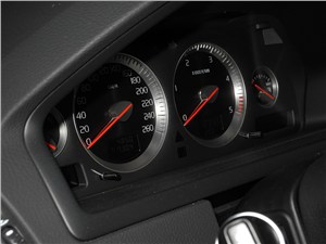 Volvo XC90 2012 приборная панель