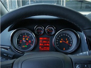 Opel Zafira Tourer 2012 приборная панель