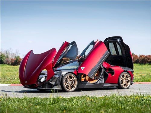 Alfa Romeo 33 Stradale (2024) вид сбоку