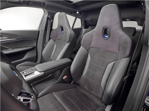 BMW X2 M35i xDrive (2024) передние кресла